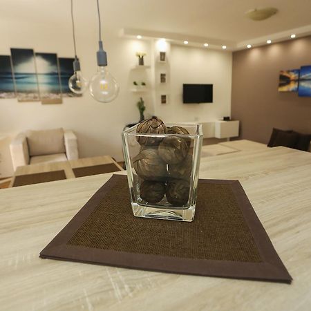 Modern Apartment With Free Parking Novi Sad Ngoại thất bức ảnh